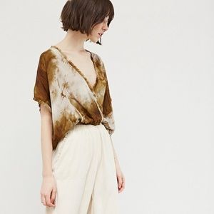 Grade and Gather turmeric tie dye surplice top small
